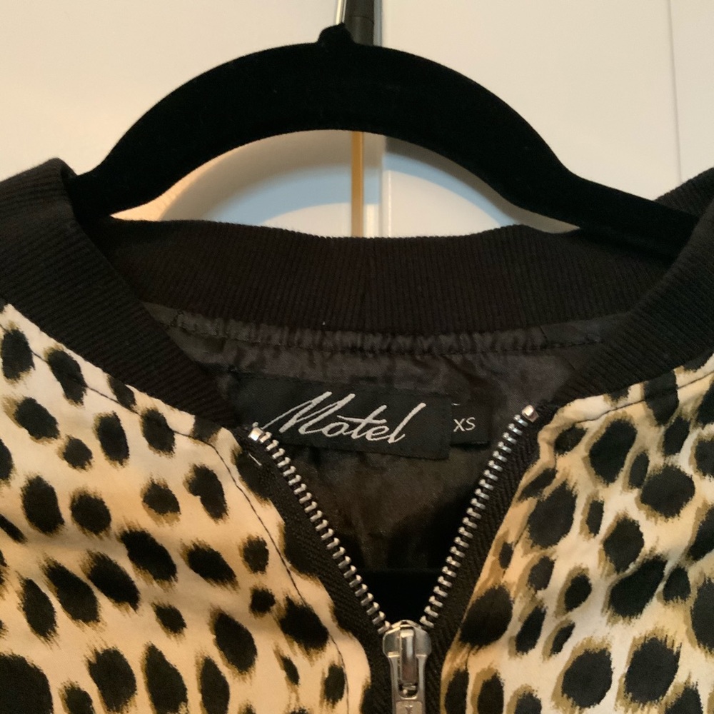 Motel Rocks XS Leopard Bomber Jacket - Picture 2 of 6